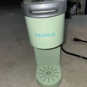 Like new mint green Keurig